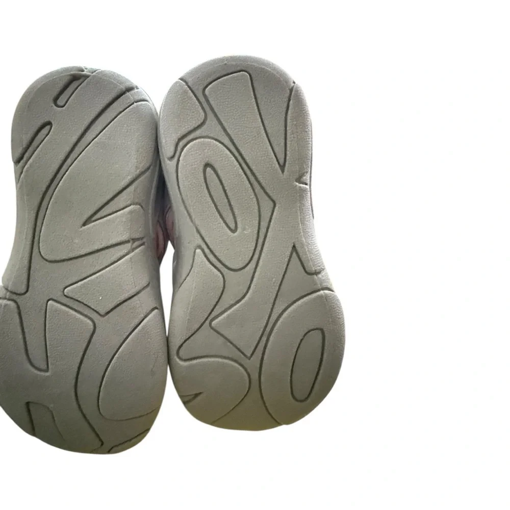 OshKosh B'gosh Martin Toddler Girls' Everplay Sandals.‎ Size 8 NWT